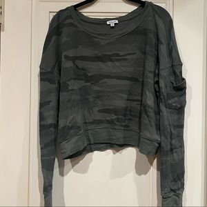 Splendid Camo Long sleeve sweater with pocket